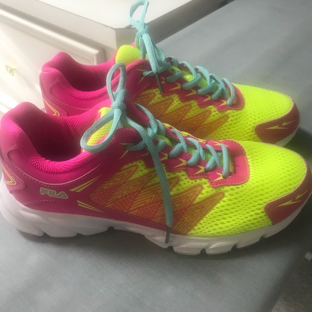 New Fila Shoes Sz7 SALE